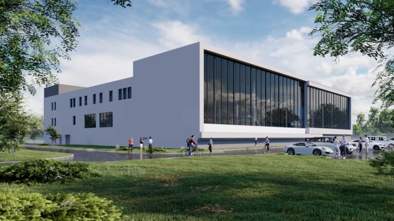 Wizualizacja nowoczesnego budynku pływalni Akwawit w Lesznie z dużymi przeszkleniami, parkingiem i ludźmi przed wejściem – koncepcja architektoniczna modernizacji obiektu. Strona południowa i zachodnia.